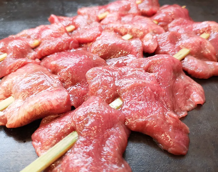 べこべこ　厚切り牛タン串