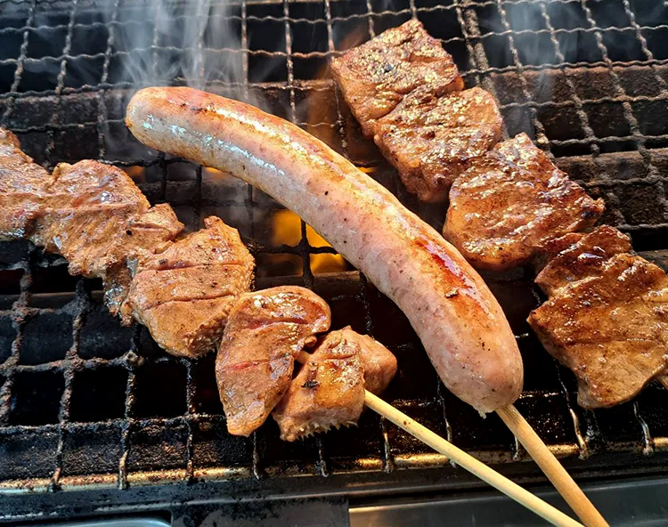 ウイリー 厚切りタン塩串、霜降りフランク、牛カルビ串