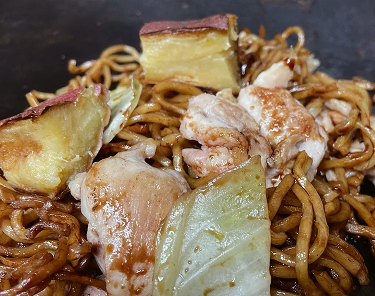 芋ばっかりの専門店IMOBAKKA 芋やの鶏焼きそば 群馬県産
