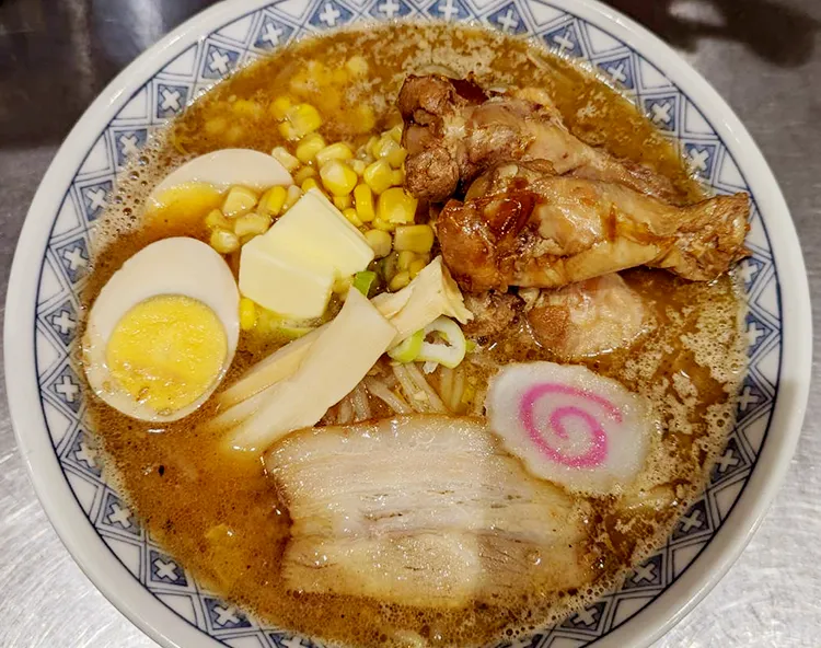 北海道旭川ラーメン金次郎 北海道味噌ラーメンコーンバター味玉のせ - 北海道産