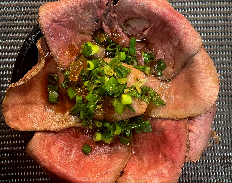 いつつKITCHEN 牛タンローストビーフ丼