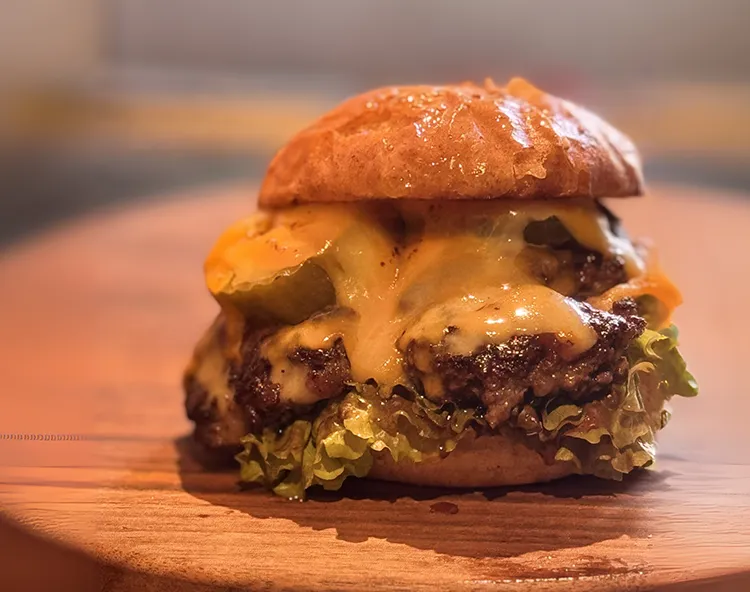 DOGTOWN 飲める和牛スマッシュチーズバーガー
